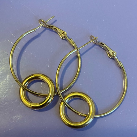 NEW!💙💎AWESOME! GOLD💛TONE CIRCLE HOOPS!💎💙FREE GIFTS & FREE GIFT WRAP TOO - Picture 6 of 7